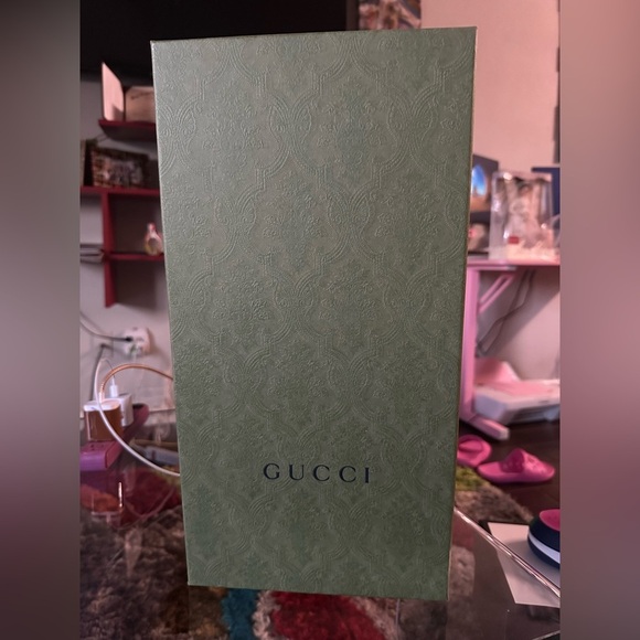 Gucci Green Box with Tan Pouch - Picture 8 of 10